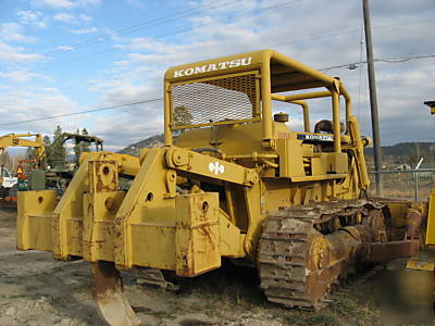 Komatsu D125A crawler tractor dozer with ripper