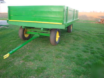 Rare john deere vintage hay wagon collectible -jd caps 