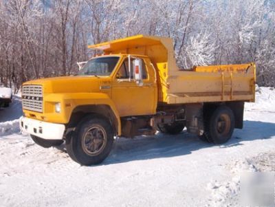 1982 ford F800 diesel gravel truck 