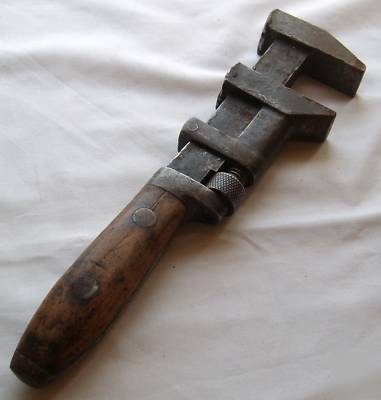 Antique plumbing pipe wrench p s & w heavy no 