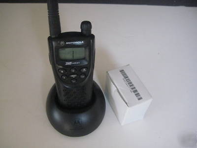 New motorola XV1100 xtn radio with cha+ batt condition 