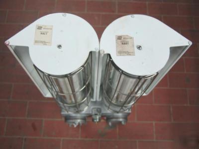 Crouse hinds evft twin tube fluorescent illuminator