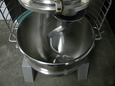 Used hobart 60 qt mixer in great shape single phase 