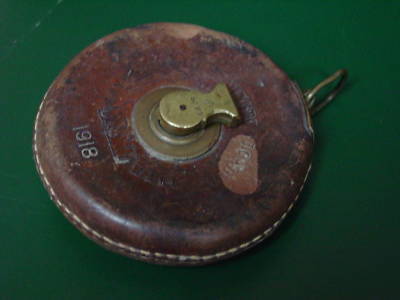 Leather case measuring tape dated 1918 english made