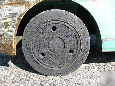 Mitsubishi 5,000 lb cushion tire lift