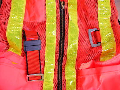 North traffic vest with built in safety harness