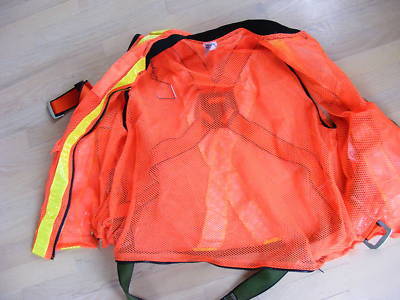 North traffic vest with built in safety harness