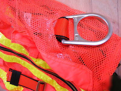 North traffic vest with built in safety harness