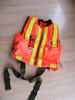 North traffic vest with built in safety harness