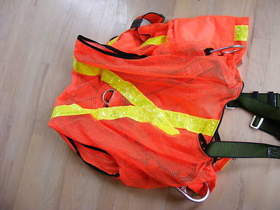 North traffic vest with built in safety harness