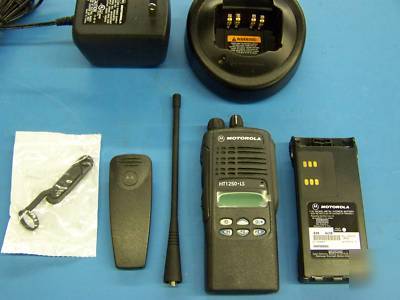 New motorola HT1250 ls uhf 450-527 ht 1250 ls+ case