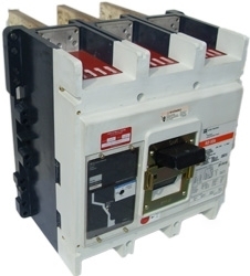 Cutler hammer CRD320T35W 2000 amp breaker panel cabinet