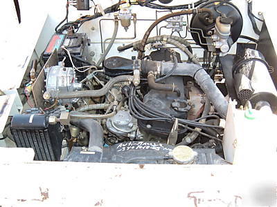 Nissan VO2 tow tugger tractor lpg with 4 carts