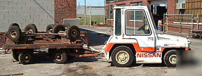 Nissan VO2 tow tugger tractor lpg with 4 carts