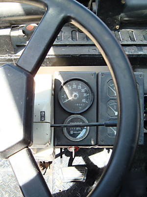Nissan VO2 tow tugger tractor lpg with 4 carts