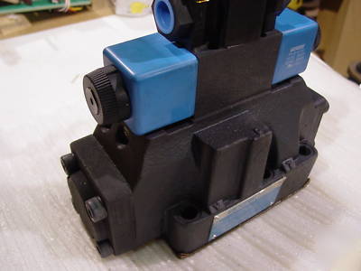 New vickers directional control valve DGV4 w/DG5S body 