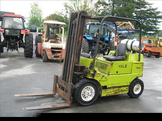 Yale 6000LB pneumatic tire forklift