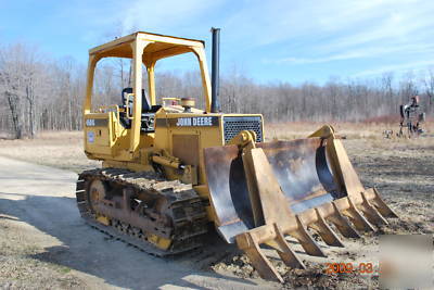 John deere 450G dozer with root rake- no 