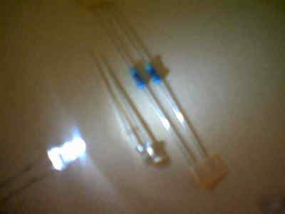 Small led ultra bright white 3MM (2 pcs) with resistors