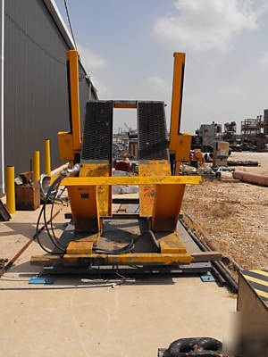 Tilt-a-lift forklift maintenance lift tool