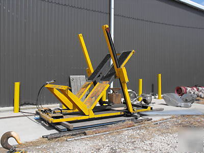 Tilt-a-lift forklift maintenance lift tool