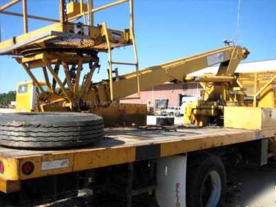 One 1993 elliott ece-50 diesel aerial platform crane