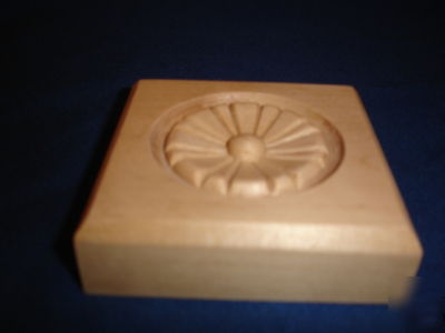 Trim & moulding maple pizza cut corner block lot M008