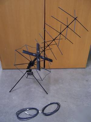 Trivec AV2040-2 portable high gain satcom antenna