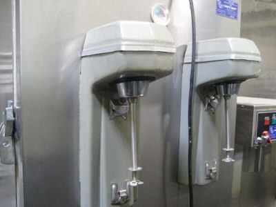 2 head milk dispenser silver king w/ 2 mixers used 6540