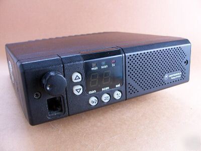 Mint motorola radius GM300 vhf 16-ch 45W mobile radio