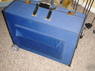 Salesman sample case for eyewear, collectibles, jewlery