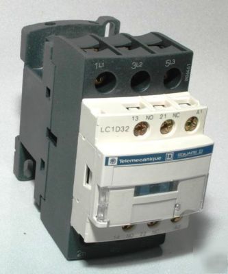 Telemecanique square d LC1D32G7 contactor 120V - 32A