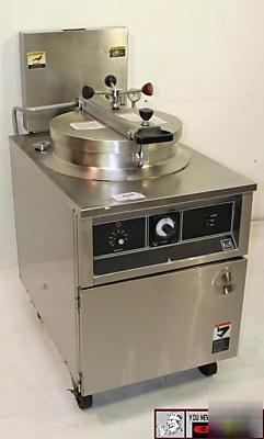 Commercial bki 75 lb electric pressure deep fryer