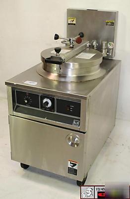 Commercial bki 75 lb electric pressure deep fryer