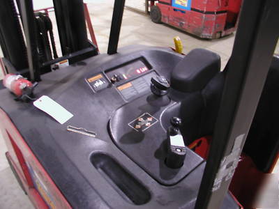 (2) schaeff W40 electric stand-up forklift low hours