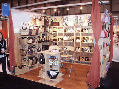 Trade show booth or versatile retail shelving